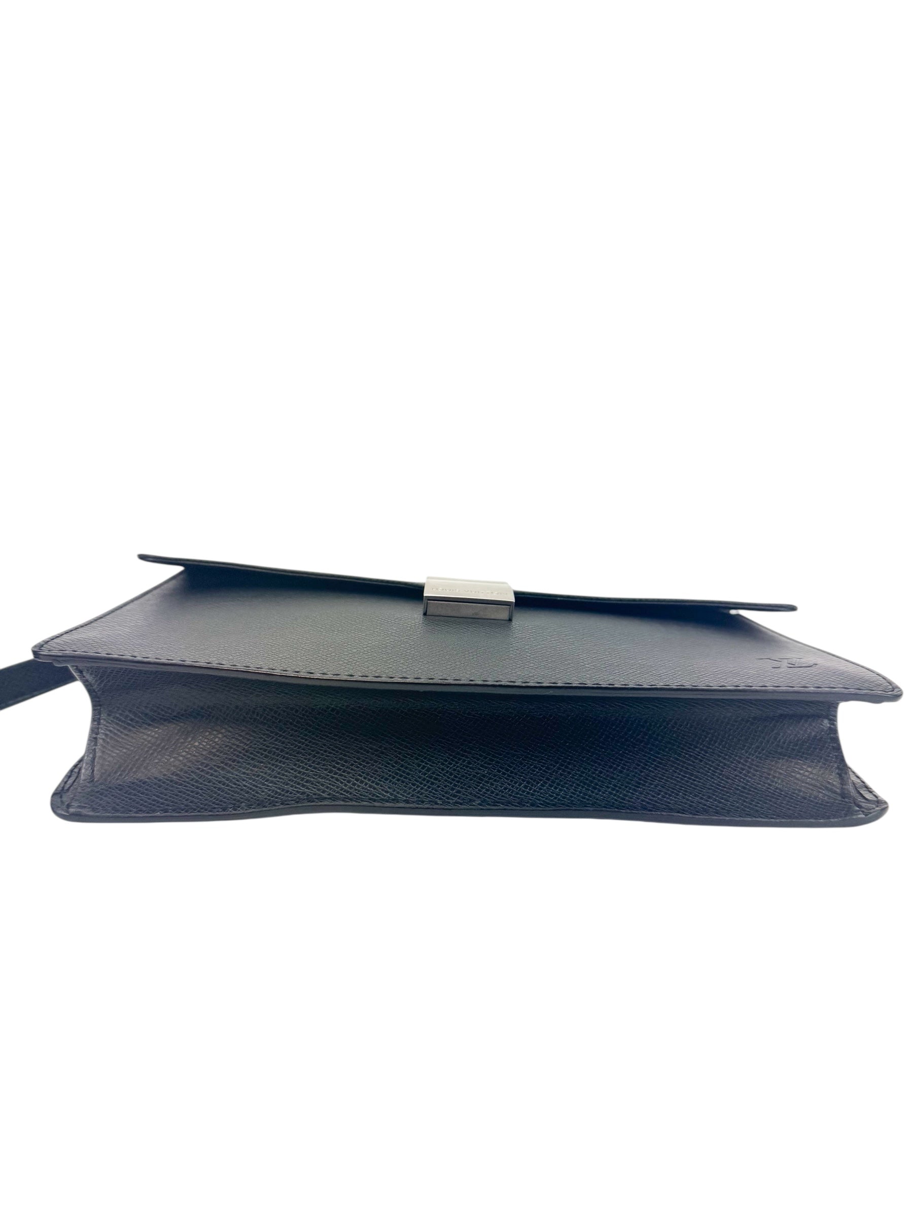 Louis Vuitton Black Taiga Artois Clutch/Wristlet